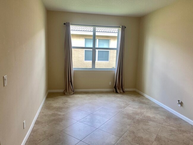 Building Photo - 11263 SW Barton Way