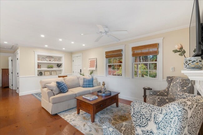 Building Photo - 2 Bedroom, 1 Bath furnished Cottage