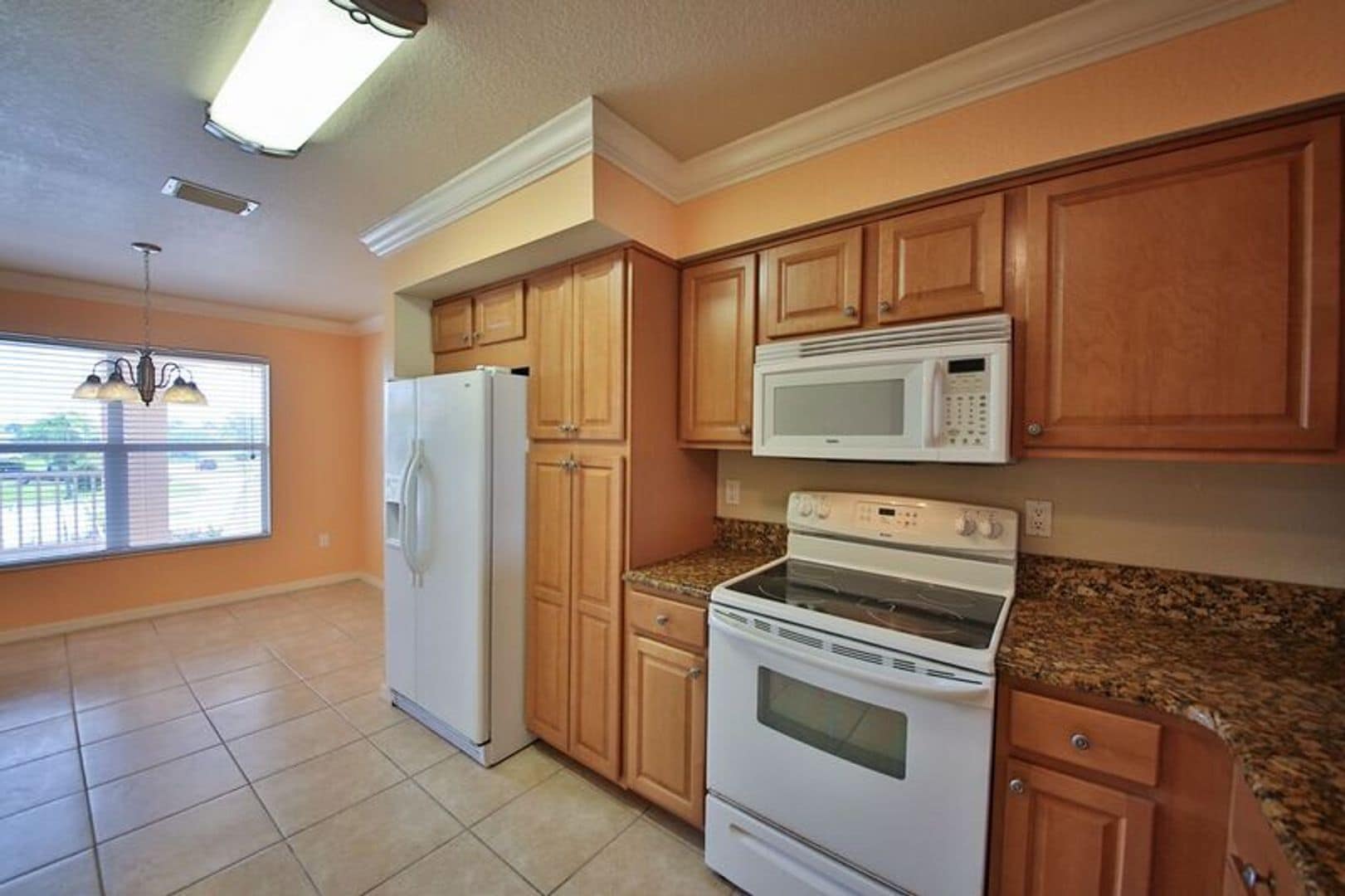 Building Photo - Santa Barbara Villas - Move in Special