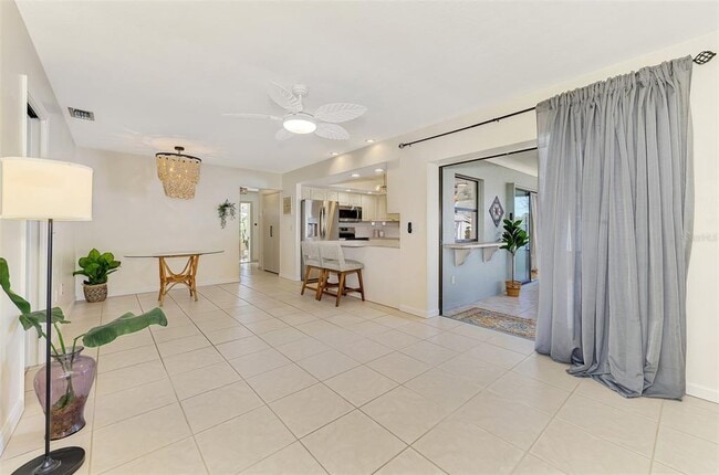Building Photo - 2221 Pine View Cir