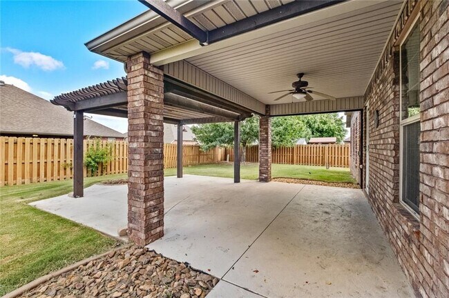 Building Photo - 2506 SW Glenn Ridge Rd