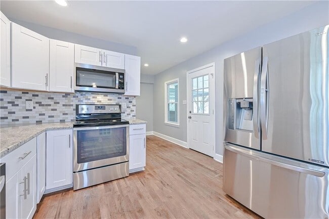 Building Photo - 1421 Thunderwood Ct SW