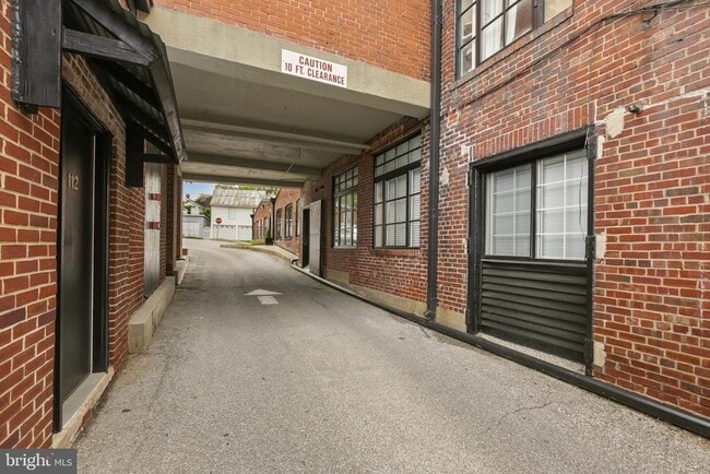 Building Photo - 28 Liberty St