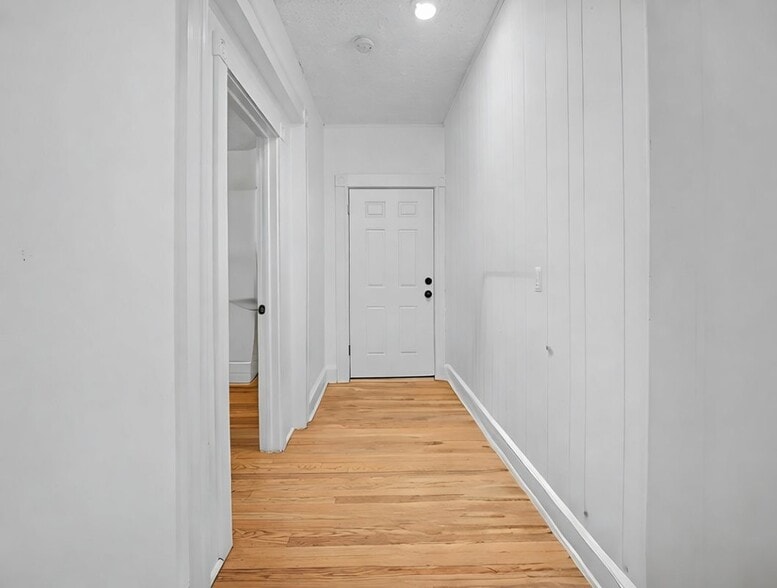 Building Photo - 373 Wood Ave