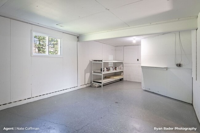 Building Photo - Downtown Rockford Single Family Home on White Pine Trail