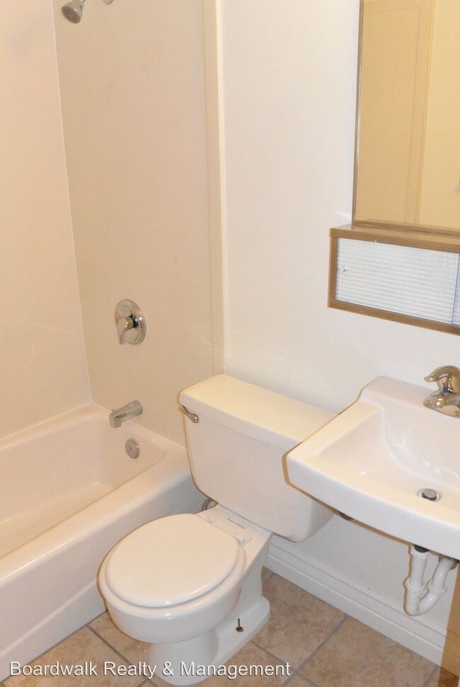 Building Photo - 675 E 5th Ave