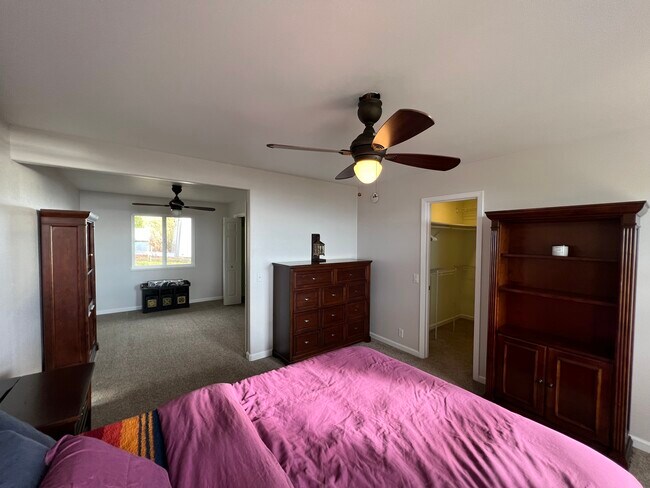 Master bedroom with two closets - 1360 Kekaulike Ave