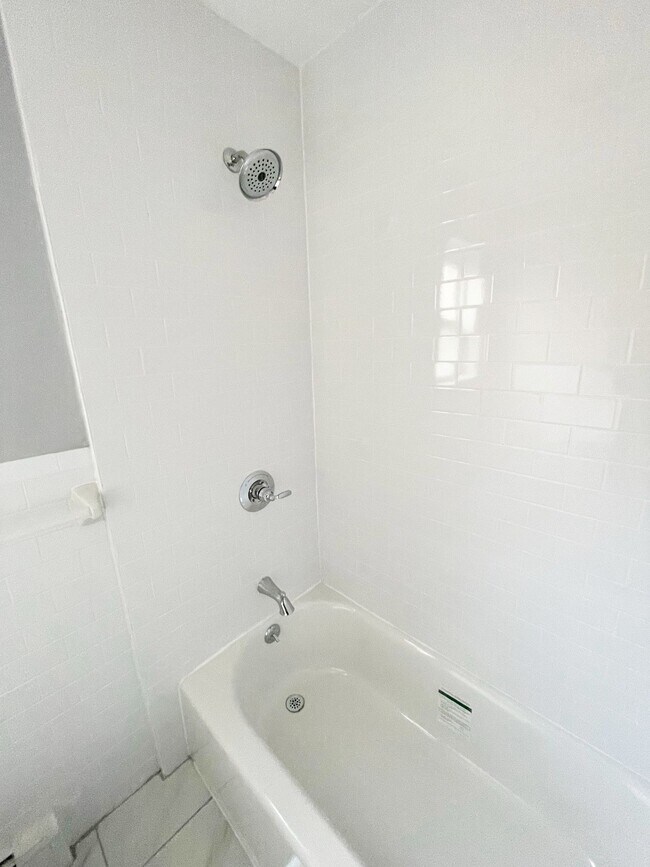 Building Photo - Stuyvesant Commons - Lyndhurst