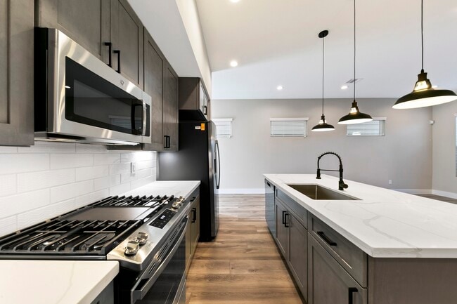 Building Photo - 5214 Pinemont Creek Ln