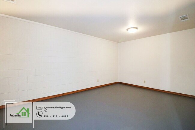 Building Photo - 10560 Old Oregon Trl