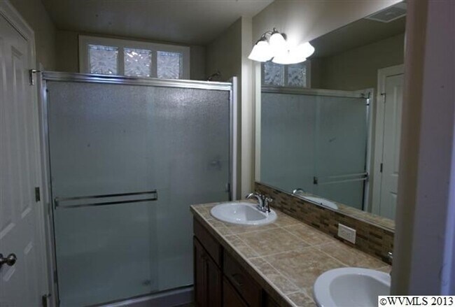 Building Photo - 3 bedroom plus den in Willamette Landing for $2895 per month