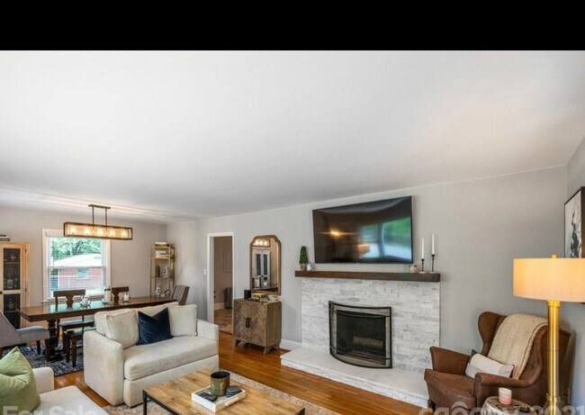 Building Photo - 4326 Castleton Rd