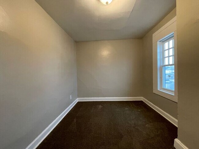Building Photo - Inviting 2-Bedroom Apartment with Ideal Am...