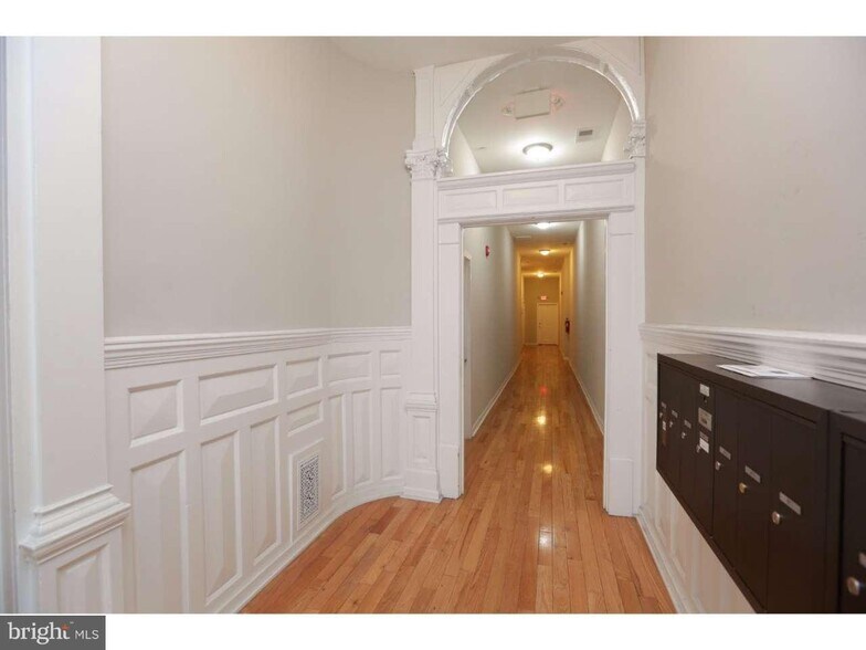 Building Photo - 2006 Walnut St