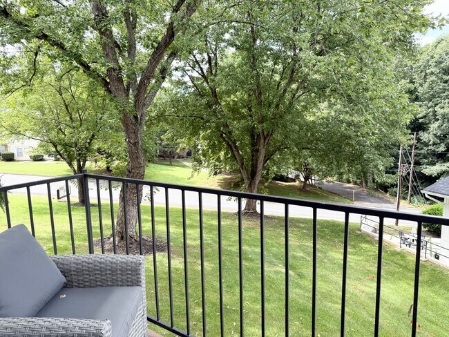 Building Photo - Furnished 1BR Studio w/ Fireplace & Deck – Prime Location!