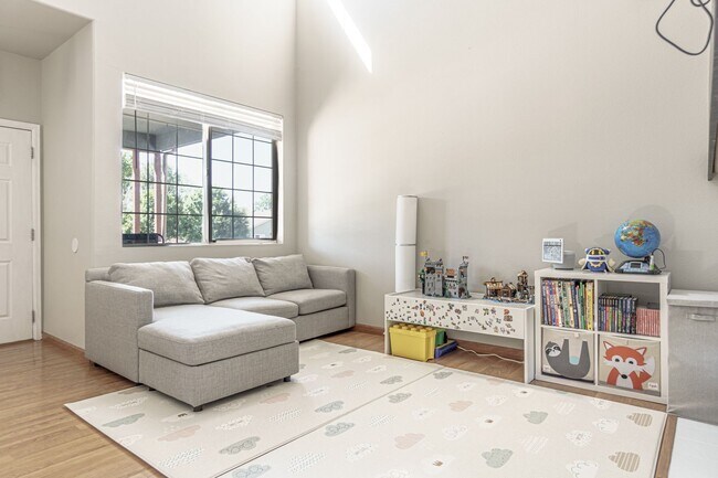 Building Photo - Beautifully updated rental on Pony Gulch