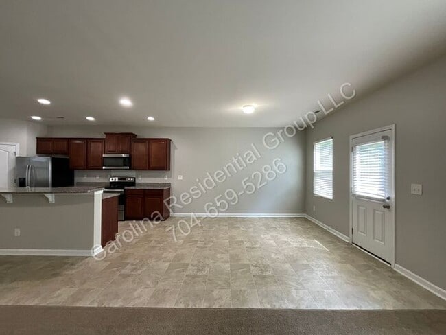 Building Photo - 9143 Magnolia Lily Ave