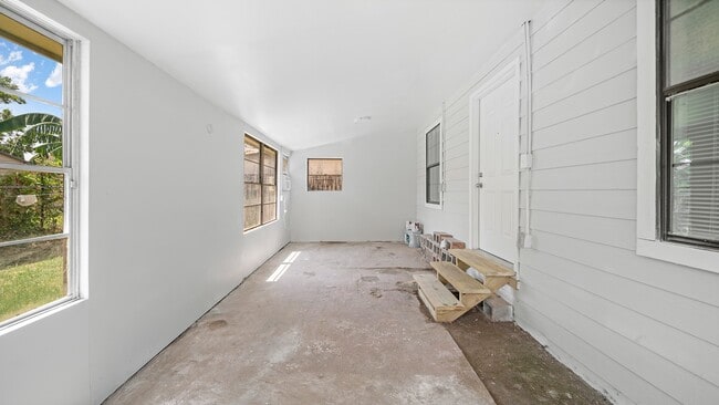 Building Photo - 1322 Magnolia St