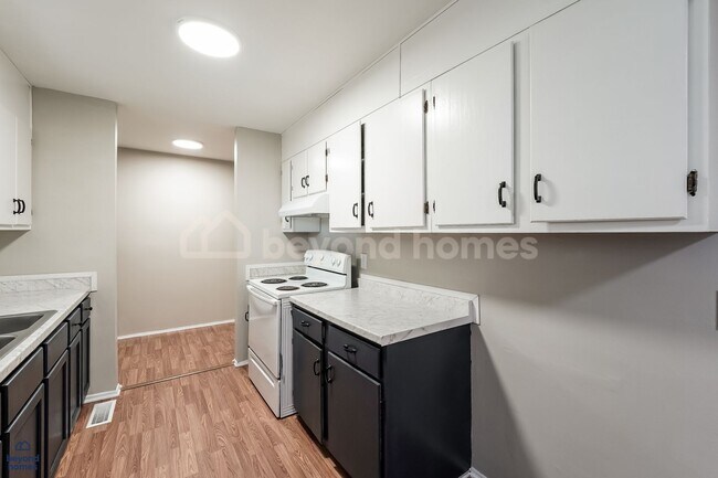 Building Photo - 4213 Kendall Ave