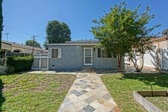 Building Photo - 1x 3906-3908