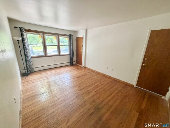Building Photo - 69 Oak Ridge Dr