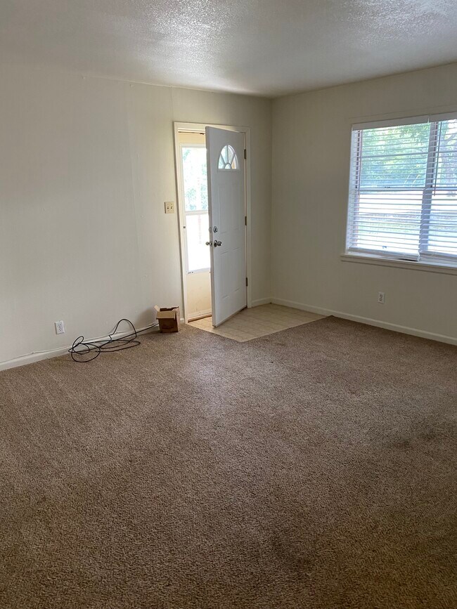 living room - 405 W Simmons St