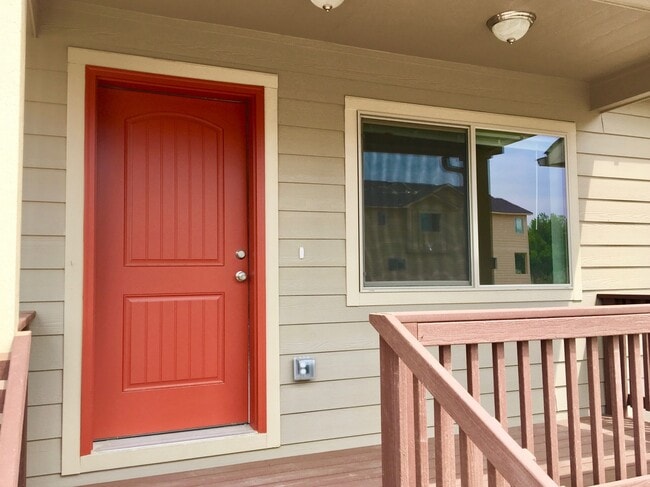 Building Photo - 2 Bedroom 2.5 bathroom Townhouse in Greeley