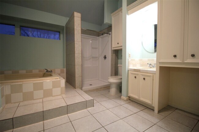 Building Photo - 15614 Barbarossa Dr