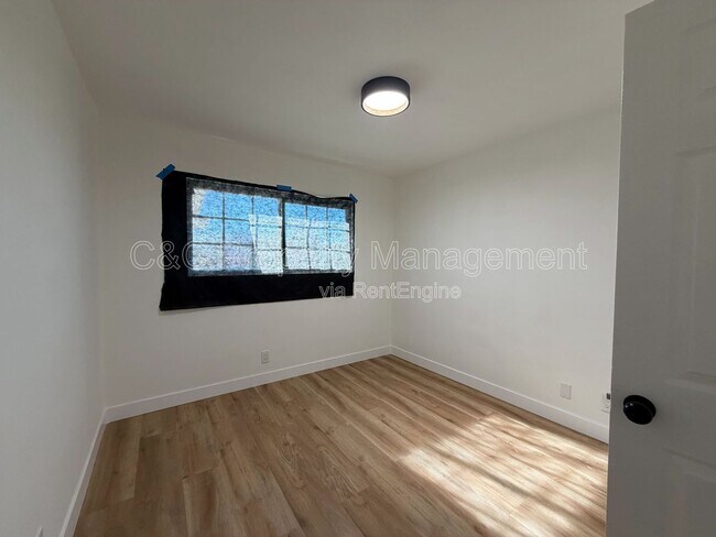 Building Photo - 16280 Lorene Dr