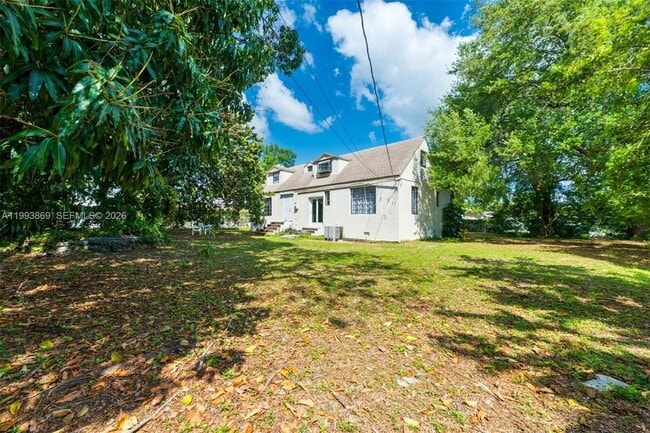 Building Photo - 1238 NE 112th St