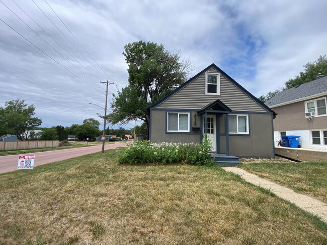 Building Photo - 413 S Wayland Ave