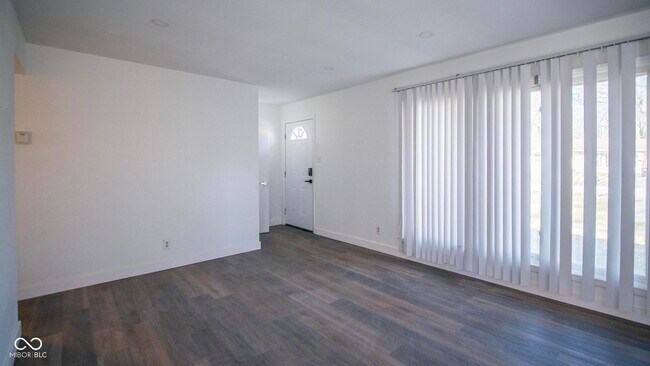 Building Photo - 2323 W 59th St