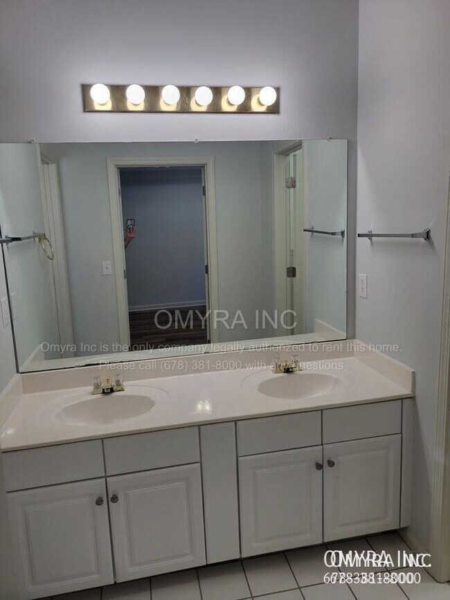 Building Photo - 3001 Rosebrook Dr