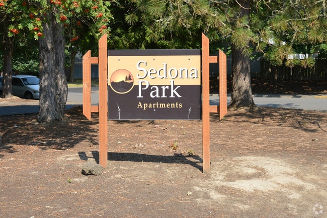 Regis Arms - Treya's Terrace Apartments