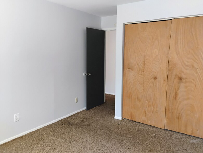 Building Photo - 1112 N Poplar St