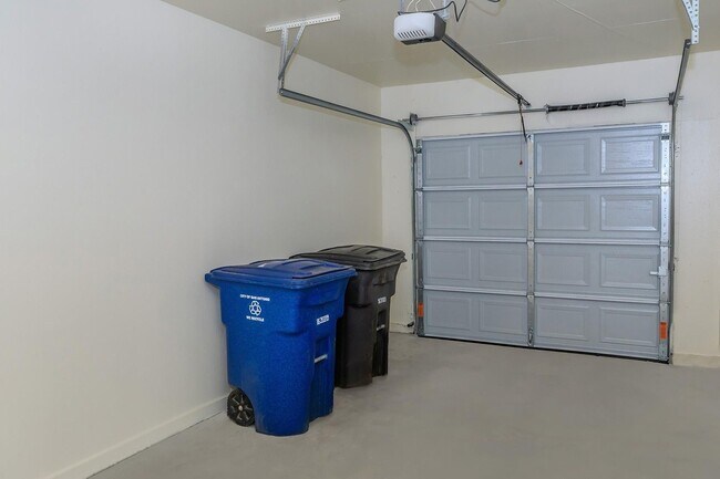 Building Photo - 9257 Somerset Rd