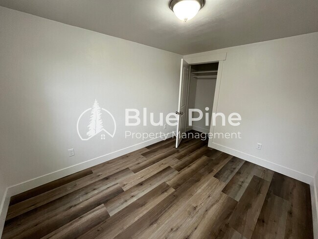 Building Photo - 1288 Lake Ave