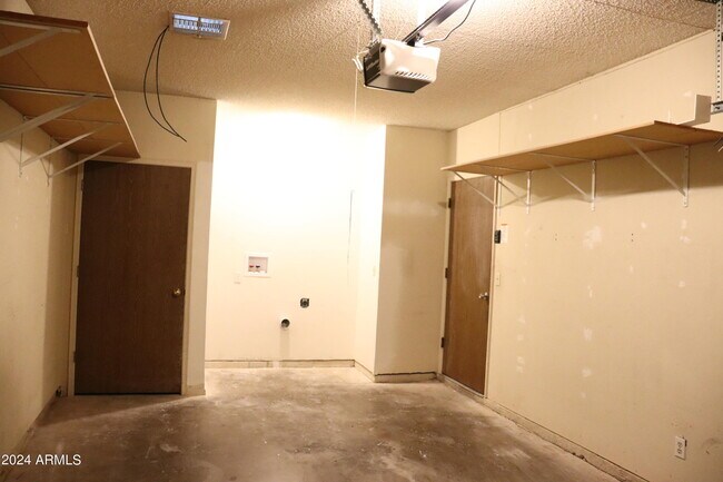 Building Photo - 4511 Buena Loma Way