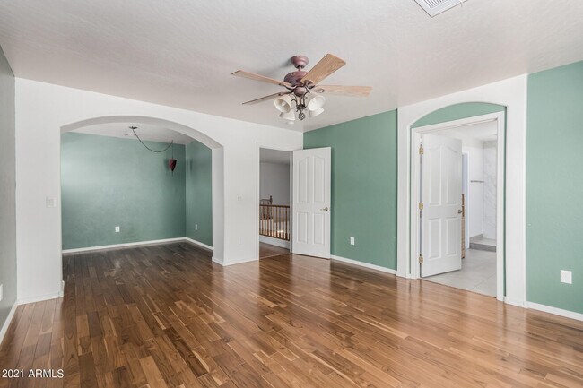Building Photo - 204 W Mountain Sage Dr