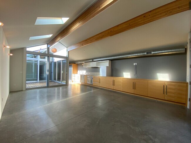 Building Photo - M340 - Miller