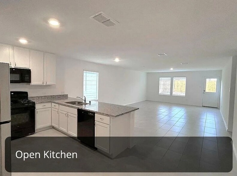 Building Photo - 913 Sourgum St