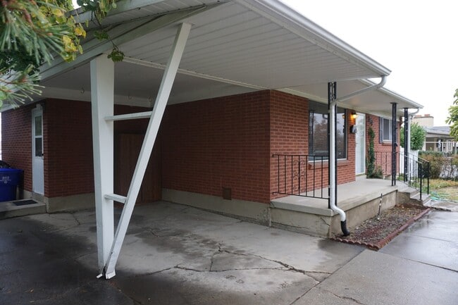 Building Photo - Bountiful 3 Bedroom 2 Bath Home