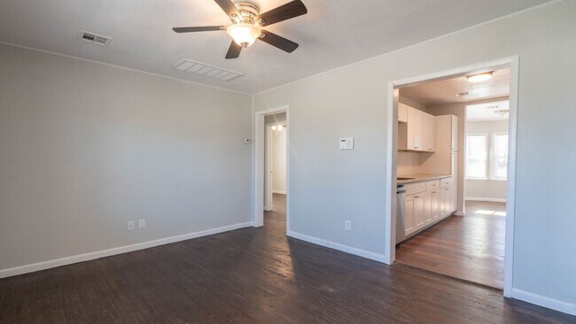 Building Photo - Beautifully remodeled 3/2 in West Tulsa - ...