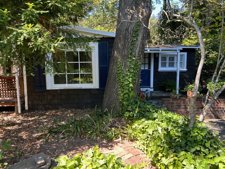 Primary Photo - 29 Azalea Ave