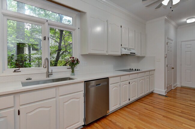 Building Photo - 801 Brightwood Ln