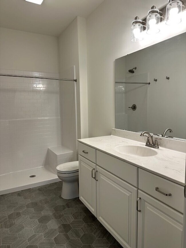 Building Photo - 7884 Oakbrook Dr