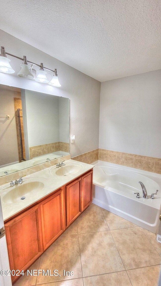 Building Photo - 7131 Rampart Ridge Cir W