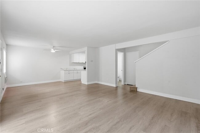 Building Photo - 374 Miraleste Dr
