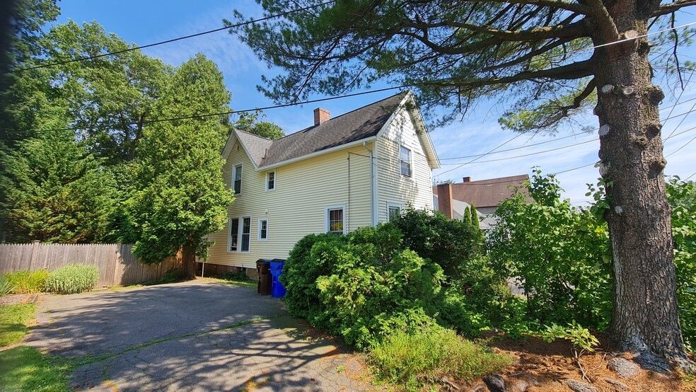 Building Photo - 210 Raymond Rd