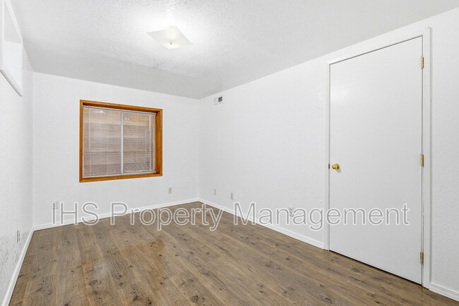 Building Photo - 1402 Potter Ave